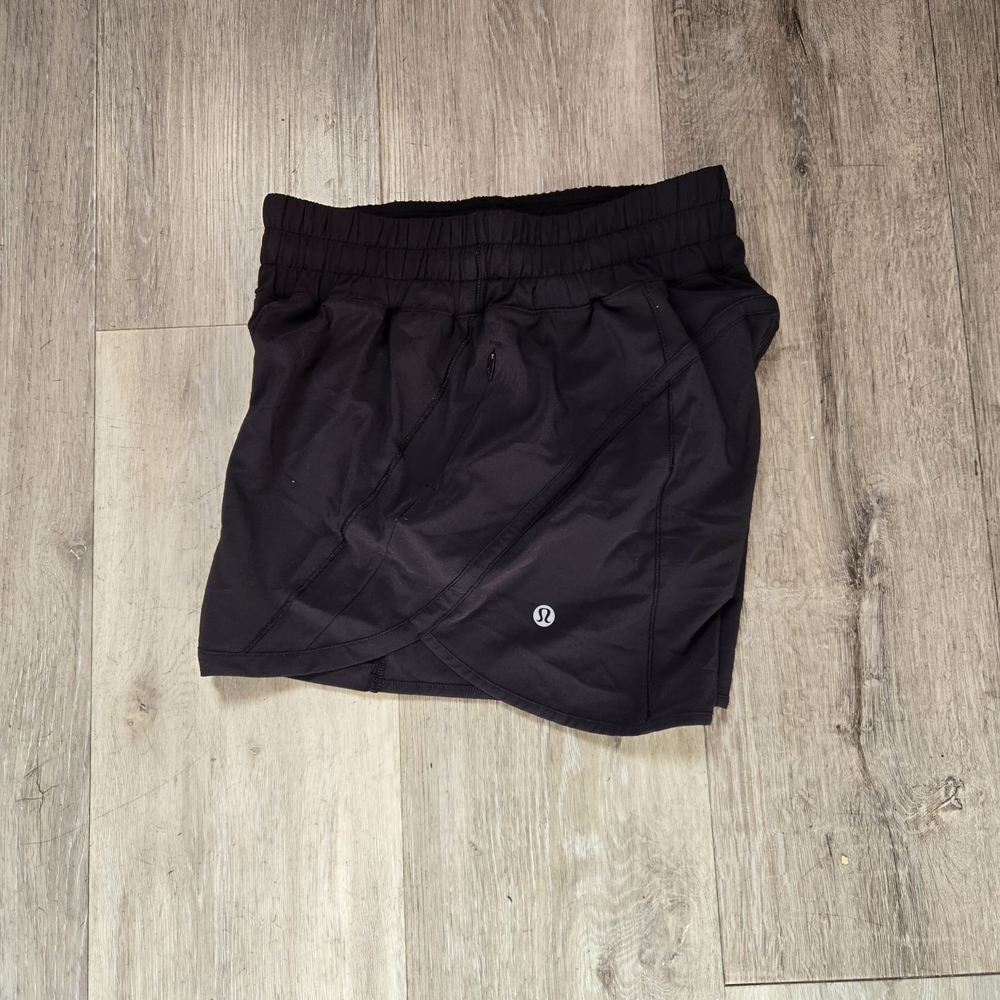 Lululemon Track That Mid-Rise Lined Short Size 4 Black Color